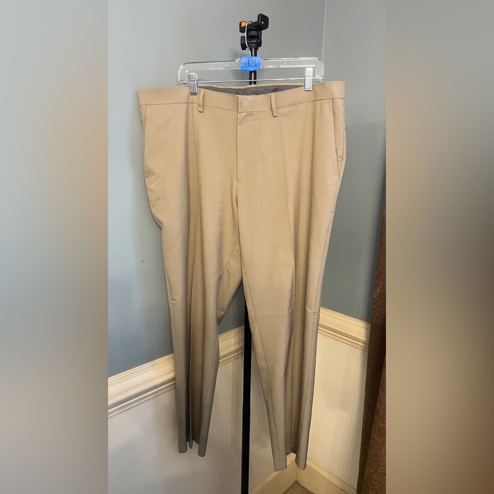 Haggar Men's Classic‎ Beige Dress Pants